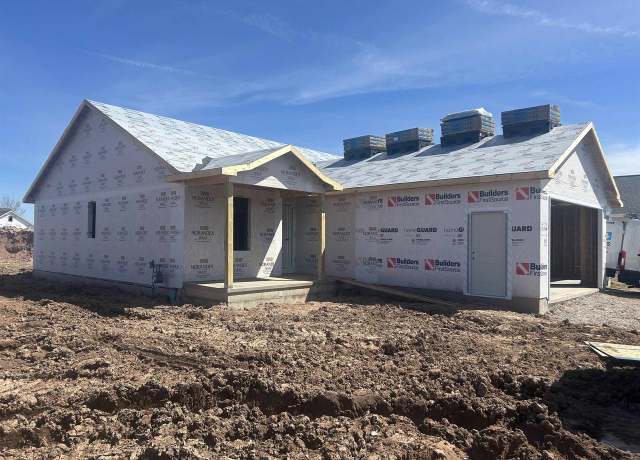 Property at 3700 E Gladiolus Pl, Appleton, WI 54913, 3 beds, 2 baths