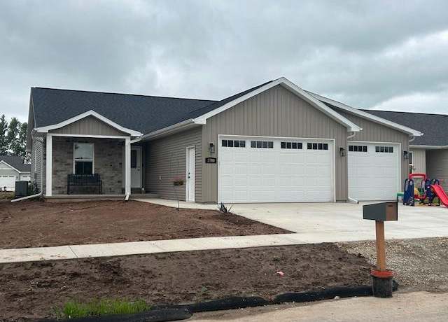 Property at 3700 E Gladiolus Pl, Appleton, WI 54913, 3 beds, 2 baths