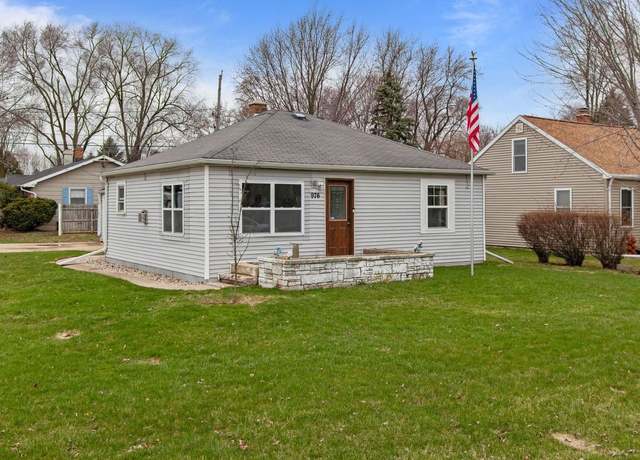 Property at 976 Claude St, Menasha, WI 54952, 2 beds, 1 bath