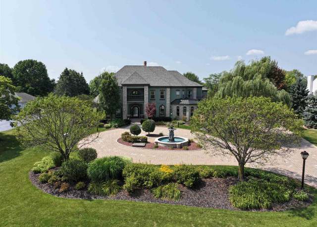 Property at 864 Country Club Ln, Fond Du Lac, WI 54935, 6 beds, 6.5 baths