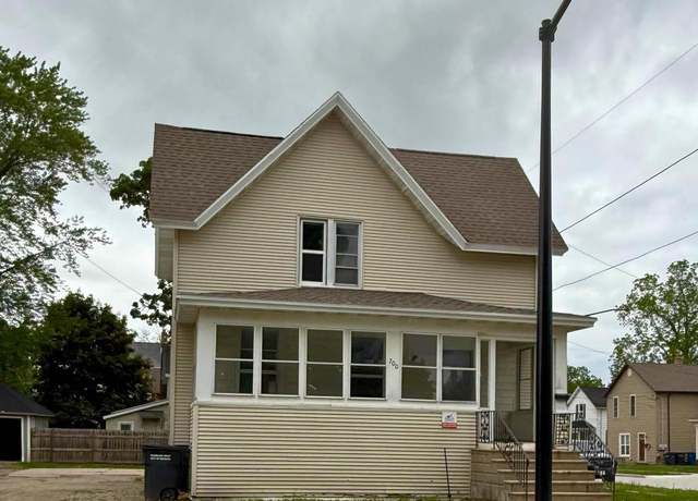 Property at 700 W Lincoln Ave, Oshkosh, WI 54901, 4 beds, 1 bath