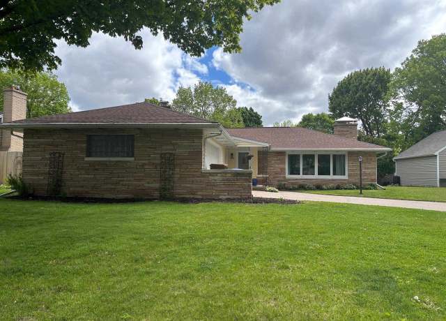 Property at 328 Winnebago Ave, Menasha, WI 54952, 3 beds, 1.5 baths
