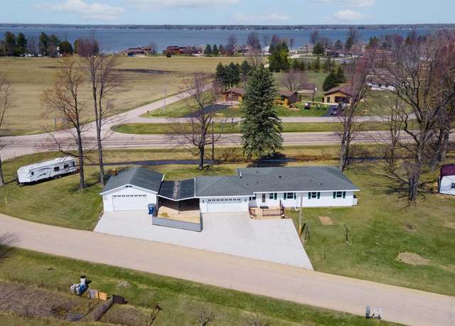Property at W5184 Shady Ln, Shawano, WI 54166, 3 beds, 2 baths