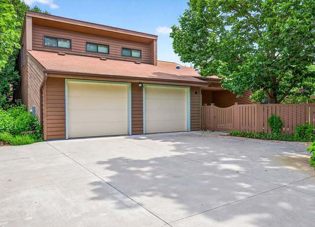 Property at 922 S Park Ave, Neenah, WI 54956, 3 beds, 2.5 baths