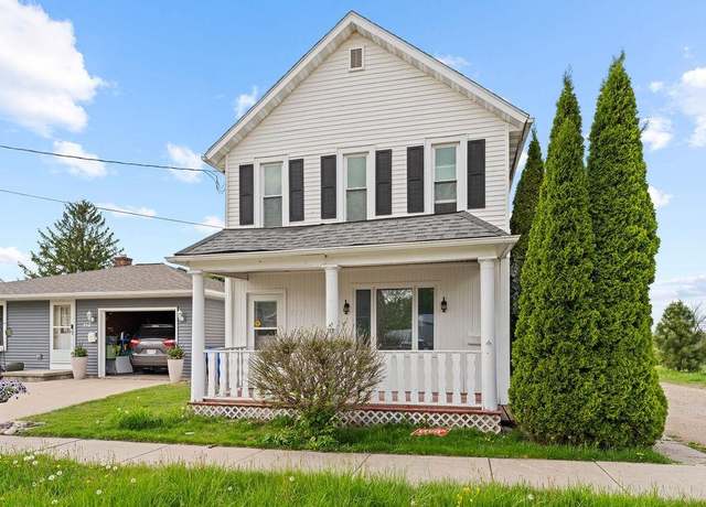 Property at 712 E 9th St, Kaukauna, WI 54130, 3 beds, 1 bath
