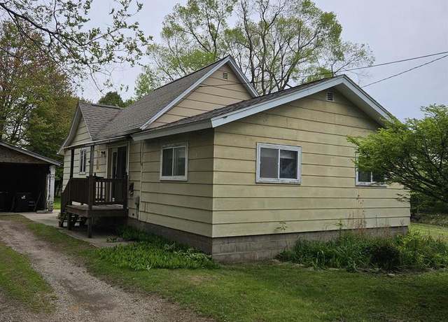 Property at 3412 12th St, Menominee, MI 49858, 3 beds, 1.5 baths