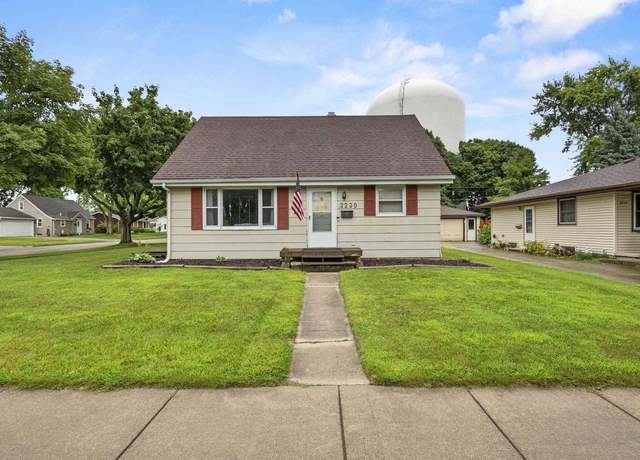 Property at 2230 N Summit St, Appleton, WI 54914, 4 beds, 2 baths