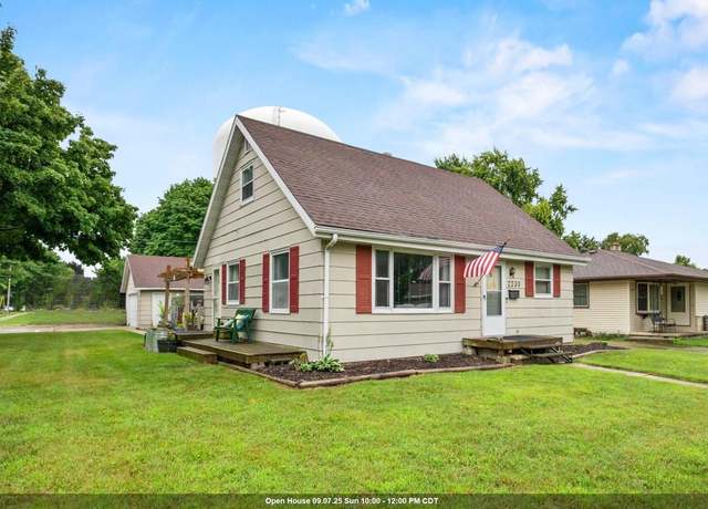 Property at 2230 N Summit St, Appleton, WI 54914, 4 beds, 2 baths