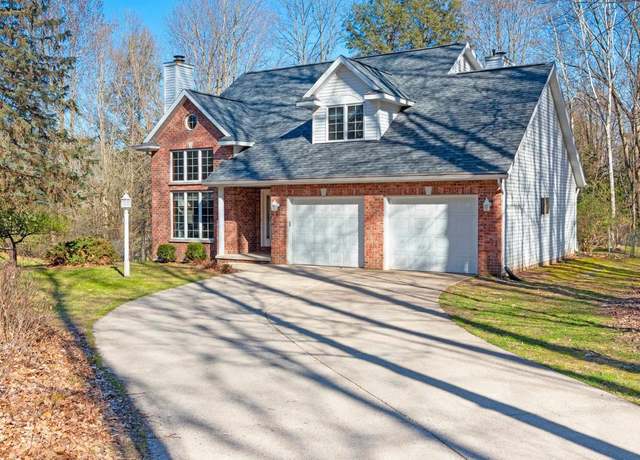 Property at 3084 River Forest Hills Dr, Pulaski, WI 54162, 3 beds, 2.5 baths