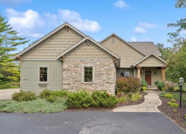 Property at 4920 N Meade St, Appleton, WI 54913, 4 beds, 3.5 baths