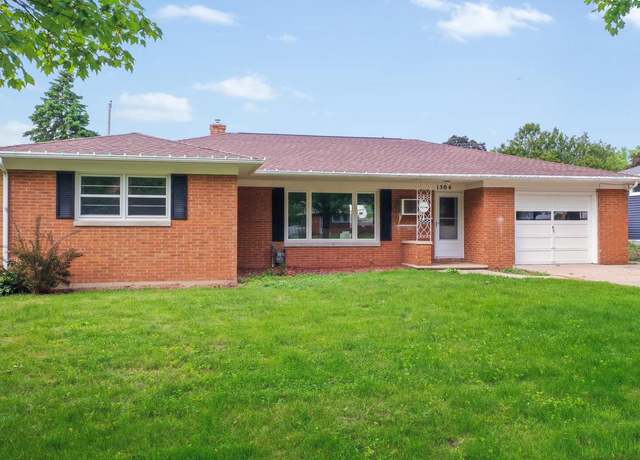 Property at 1504 Langlade Ave, Green Bay, WI 54304, 3 beds, 1.5 baths