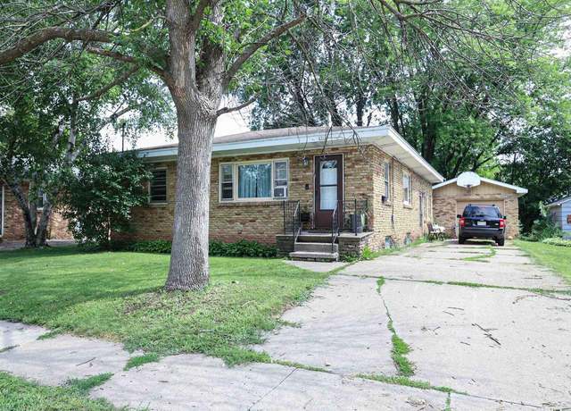 Property at 2316 N Main St, Oshkosh, WI 54901, 2 beds, 1 bath