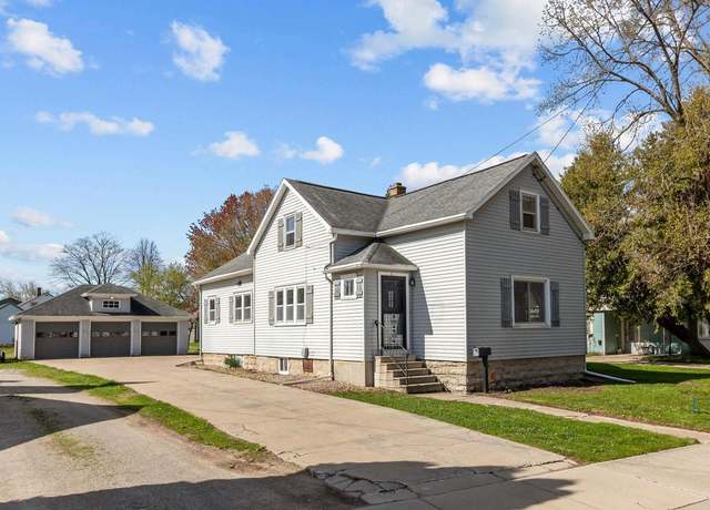 Property at 913 W 4th Ave, Oshkosh, WI 54902, 4 beds, 1 bath