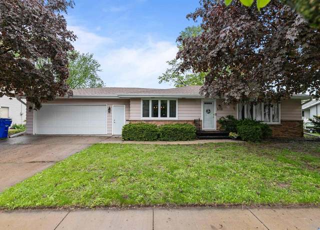 Property at 2112 E John St, Appleton, WI 54915, 3 beds, 2 baths