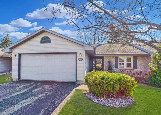 Property at 384 N Westhaven Dr, Oshkosh, WI 54904, 2 beds, 2 baths
