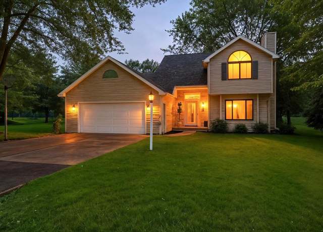 Property at 2429 S Carleton Ave, Appleton, WI 54915, 3 beds, 2.5 baths