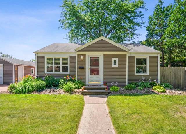 Property at 212 Reimer St, Green Bay, WI 54302, 2 beds, 1 bath