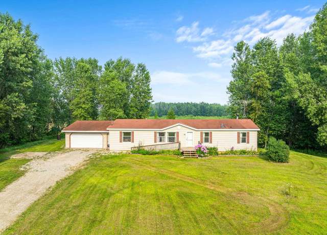 Property at 916 Yurek Rd, Pulaski, WI 54162, 3 beds, 2 baths