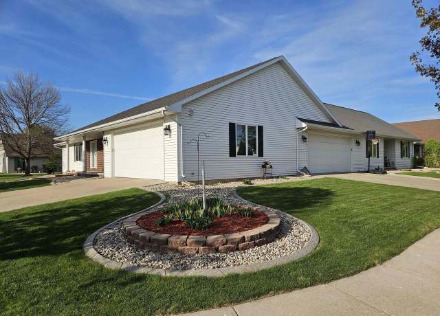 Property at 422 Kramer Ln, Kimberly, WI 54136, 5 beds, 4.5 baths