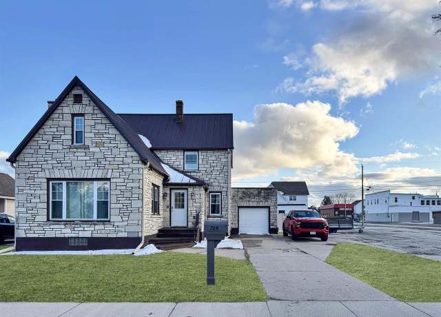 Property at 729 Terrace Ave, Marinette, WI 54143, 4 beds, 2 baths