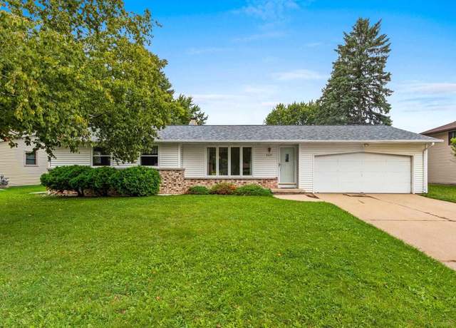 Property at 2437 Van Beek Rd, Green Bay, WI 54311, 3 beds, 1.5 baths