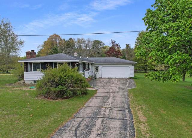 Property at N1483 Shore Dr, Marinette, WI 54143, 3 beds, 1.5 baths