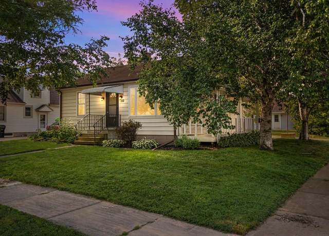 Property at 401 E Coolidge Ave, Appleton, WI 54915, 2 beds, 1 bath