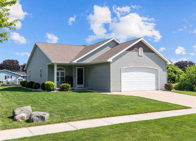 Property at 560 Farmington Ave, Oshkosh, WI 54901, 3 beds, 2 baths
