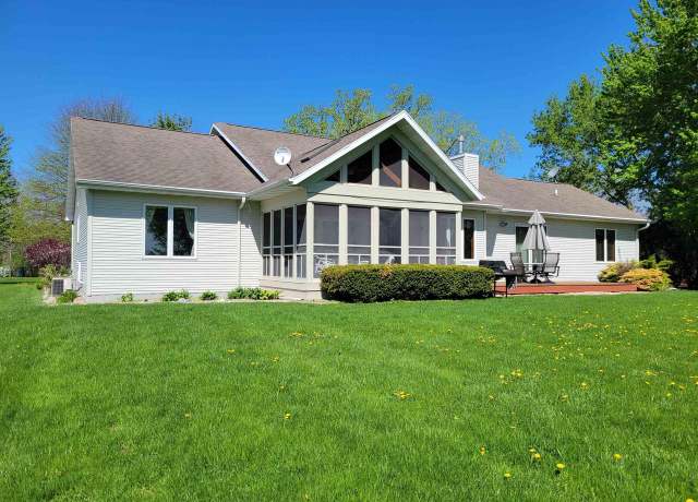 Property at N9435 Lakeshore Dr, Van Dyne, WI 54979, 3 beds, 2.5 baths