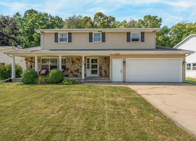 Property at 94 Crestview Dr, Appleton, WI 54915, 4 beds, 2.5 baths