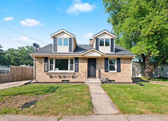 Property at 1074 6th St, Green Bay, WI 54304, 5 beds, 1 bath
