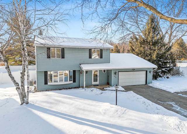 Property at 460 Stella Vista Dr, Green Bay, WI 54302, 3 beds, 3.5 baths