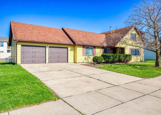 Property at 150 Westbrook Dr, Oshkosh, WI 54904, 4 beds, 2 baths