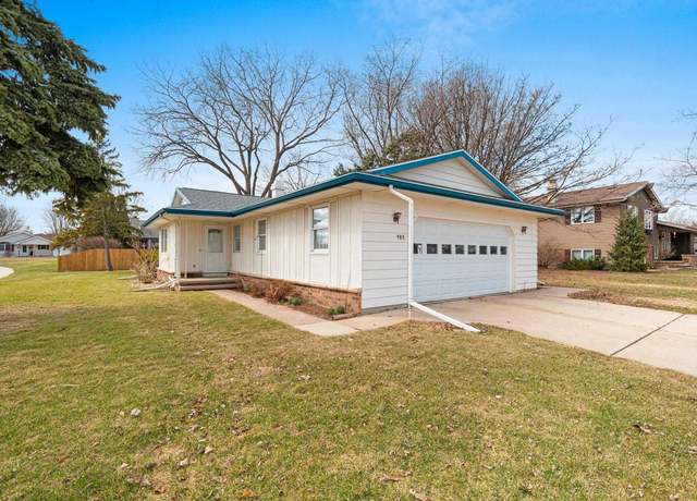 Property at 985 N Westfield St, Oshkosh, WI 54902, 3 beds, 2 baths