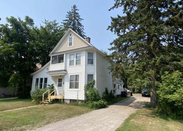 Property at 513 E Green Bay St, Shawano, WI 54166, 4 beds, 3 baths