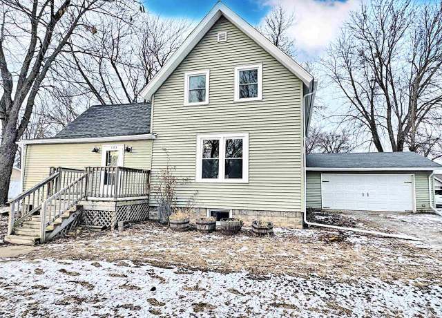 Property at 302 Hewitt St, Neenah, WI 54956, 4 beds, 1.5 baths