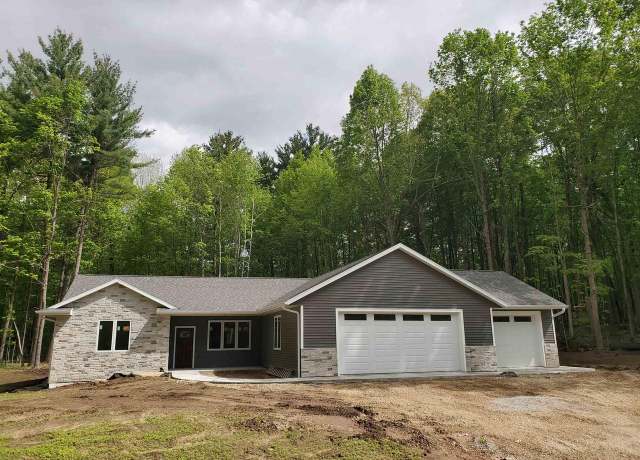 Property at 133 Thomas Ave, Shawano, WI 54166, 3 beds, 2 baths
