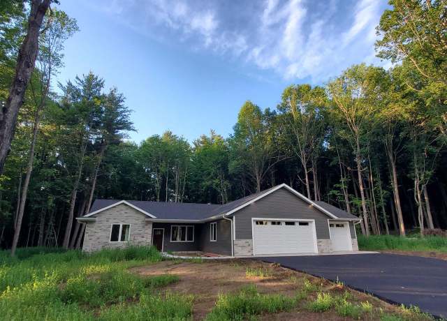 Property at 133 Thomas Ave, Shawano, WI 54166, 3 beds, 2 baths