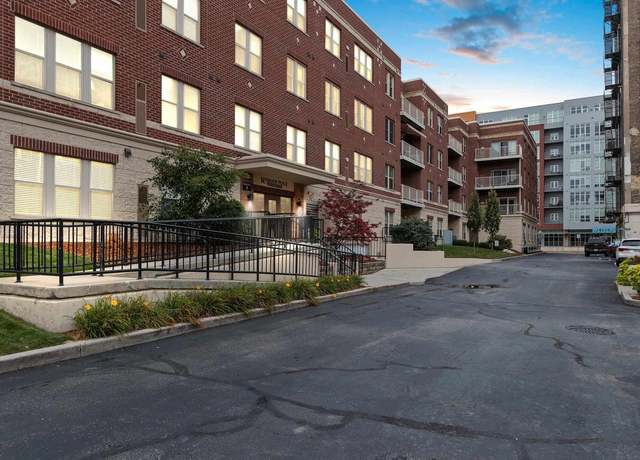 Property at 118 S Washington St Unit 102B, Green Bay, WI 54301, 2 beds, 1 bath