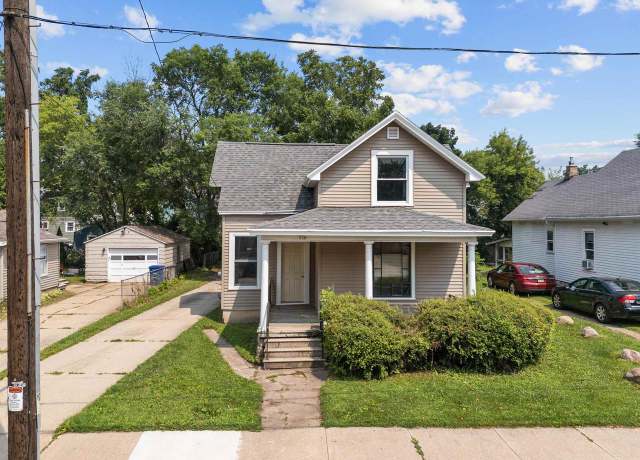 Property at 730 Woodland Ave, Oshkosh, WI 54901, 5 beds, 1 bath