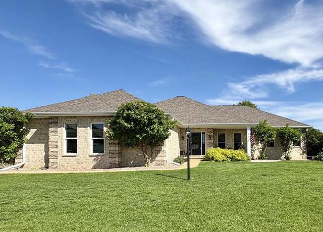 Property at 509 Royal St Pats Dr, Wrightstown, WI 54180, 3 beds, 2.5 baths