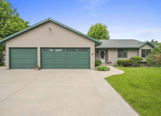 Property at 1500 Manitowoc Rd, Menasha, WI 54952, 3 beds, 2 baths
