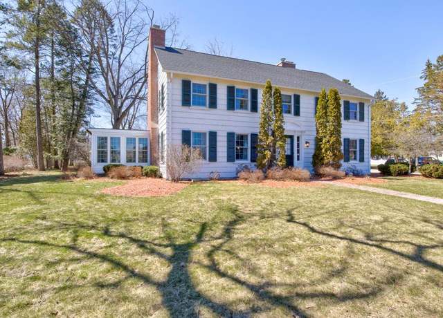 Property at 617 S Raymond St, Marinette, WI 54143, 5 beds, 3 baths