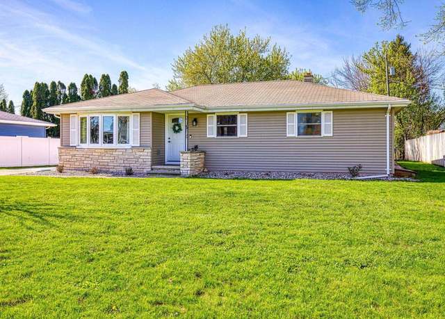 Property at 1042 Shannon St, Neenah, WI 54956, 4 beds, 1 bath
