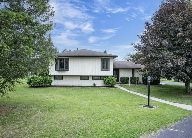 Property at N9695 Willard Rd, Berlin, WI 54923, 3 beds, 2 baths