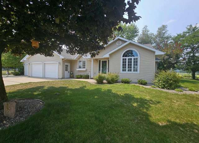 Property at 1500 Foxfire Ct, Waupaca, WI 54981, 2 beds, 2.5 baths