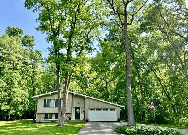 Property at 5929 Hiawatha Dr, Winneconne, WI 54986, 3 beds, 2 baths