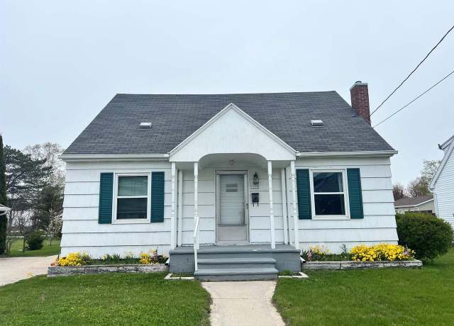Property at 1223 5th St, Algoma, WI 54201, 4 beds, 1 bath