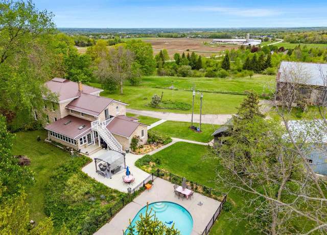 Property at 4105 Lime Kiln Rd, Green Bay, WI 54311, 3 beds, 2.5 baths