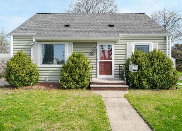 Property at 99 Foster Ct, Appleton, WI 54915, 3 beds, 2 baths